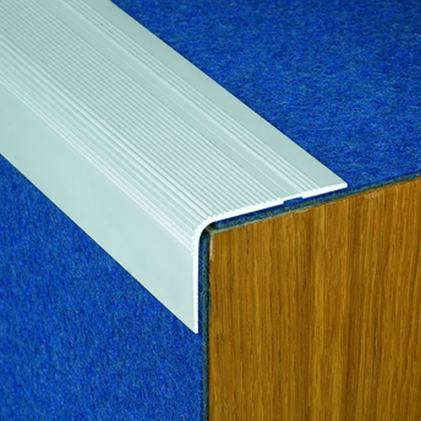 Nez De Marche Maxi Strié Percé Alu Incolore 60 X 44 Mm Longueur 3 Mètres Romus 15553 3 Nez De Marche Maxi Strié Percé Alu Incolore 60 X 44 Mm Longueur 3 Mètres Romus 15553